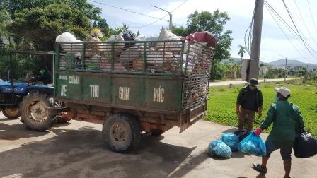 Làm tốt công tác thu gom rác thải sinh hoạt ở các xã vùng sâu  huyện Krông Bông